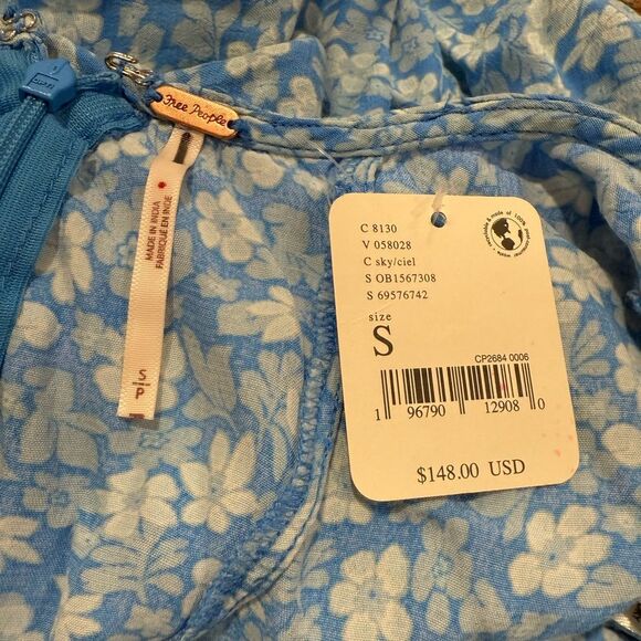 NWT Free People Arlo Jumpsuit
Women's Size S
Blue Floral - Ice Combo - Picture 9 of 10
